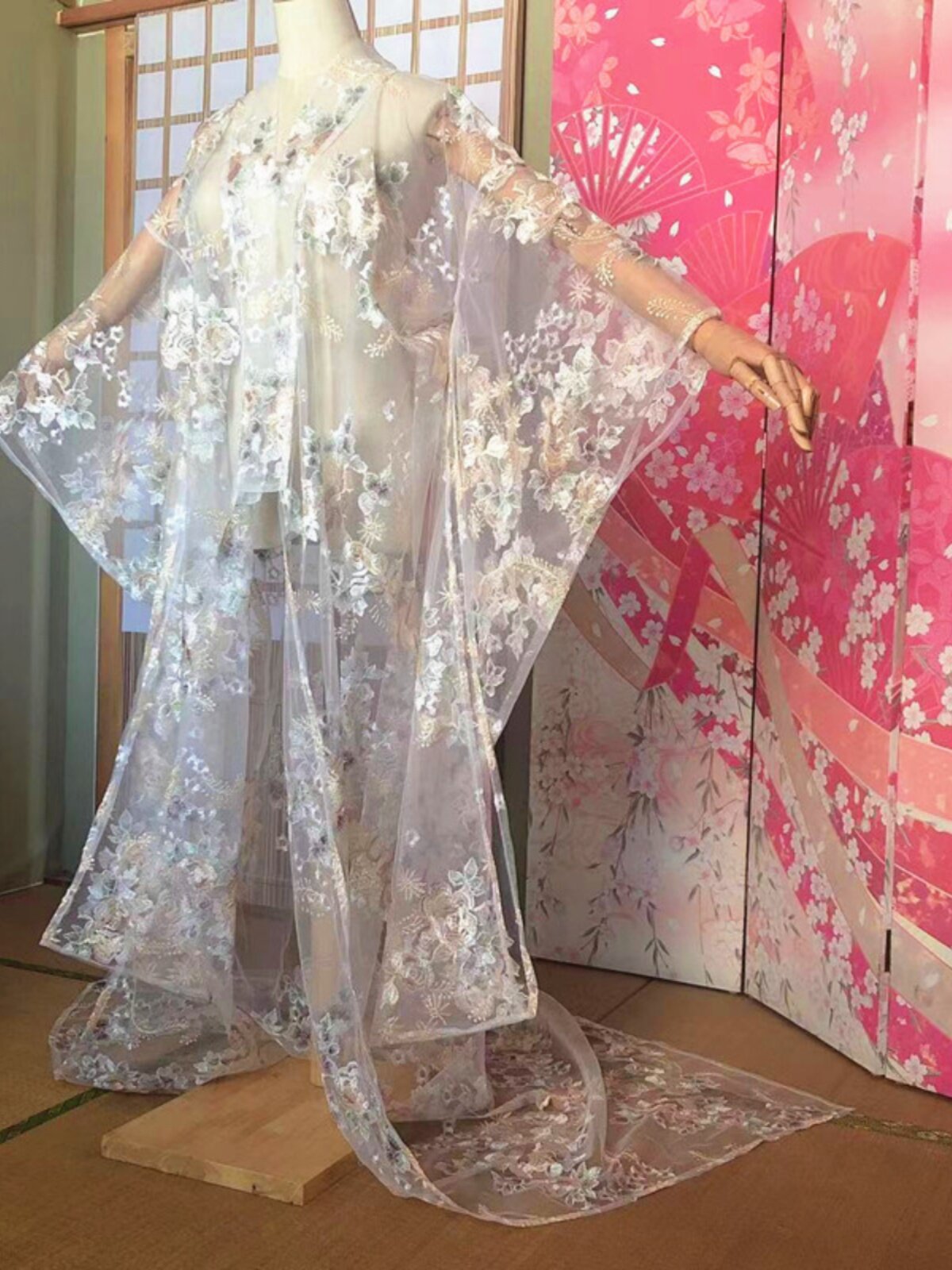 Kimono im japanischen Stil mit – Kimono Sheer Floral Bewertung und Preis