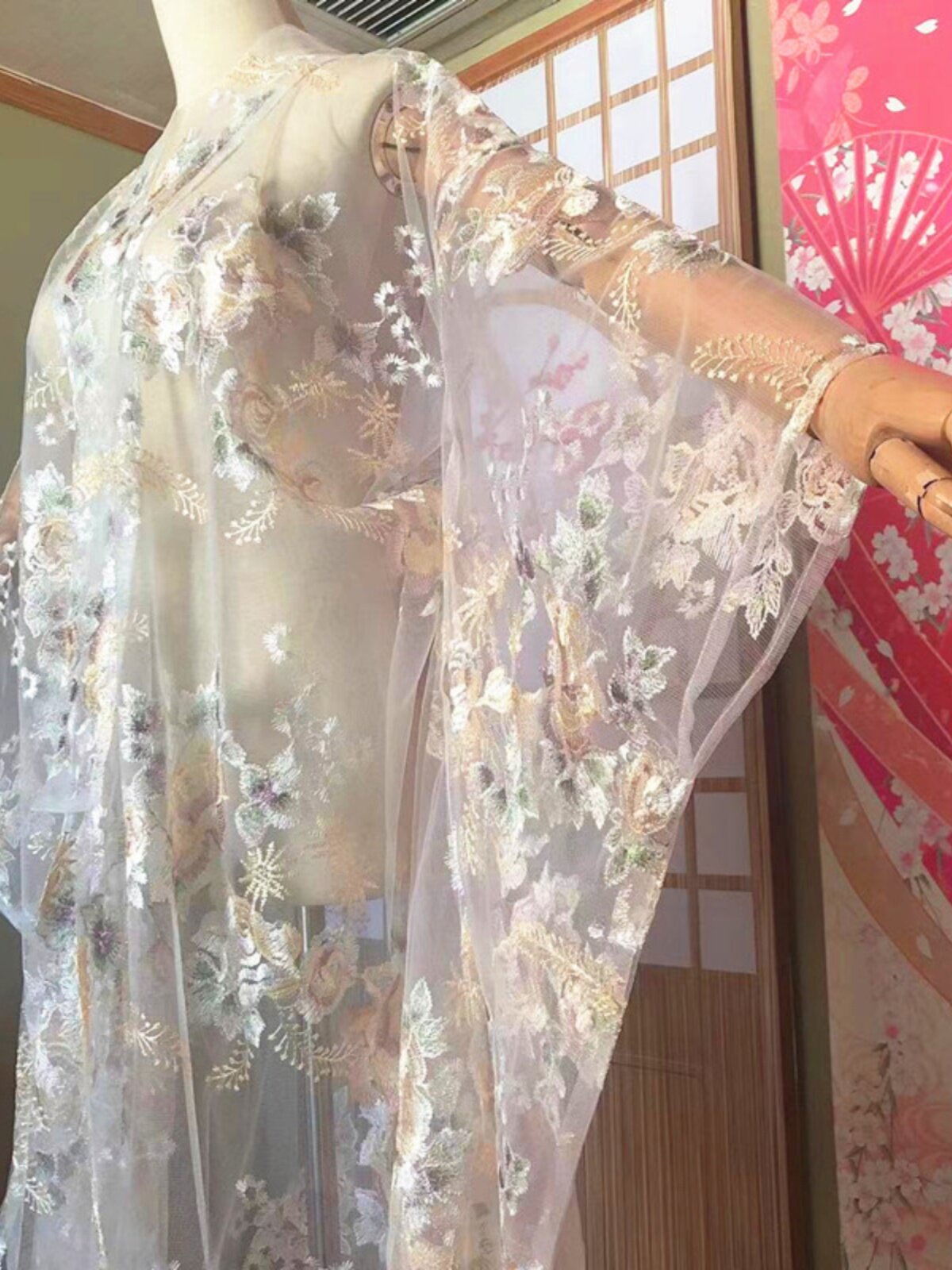 Kimono im japanischen Stil mit – Kimono Sheer Floral Bewertung und Preis